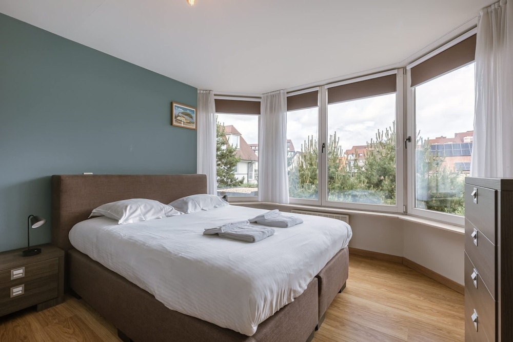 Huswell - Family Apartment With Balcony Near Coast