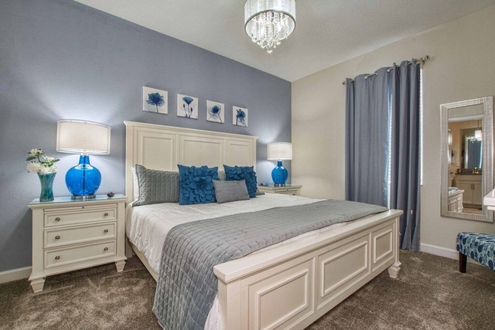 Storey Lake 8 Bed Lake Front Pool & Spa - 1684str 8 Bedroom Home by RedAwning