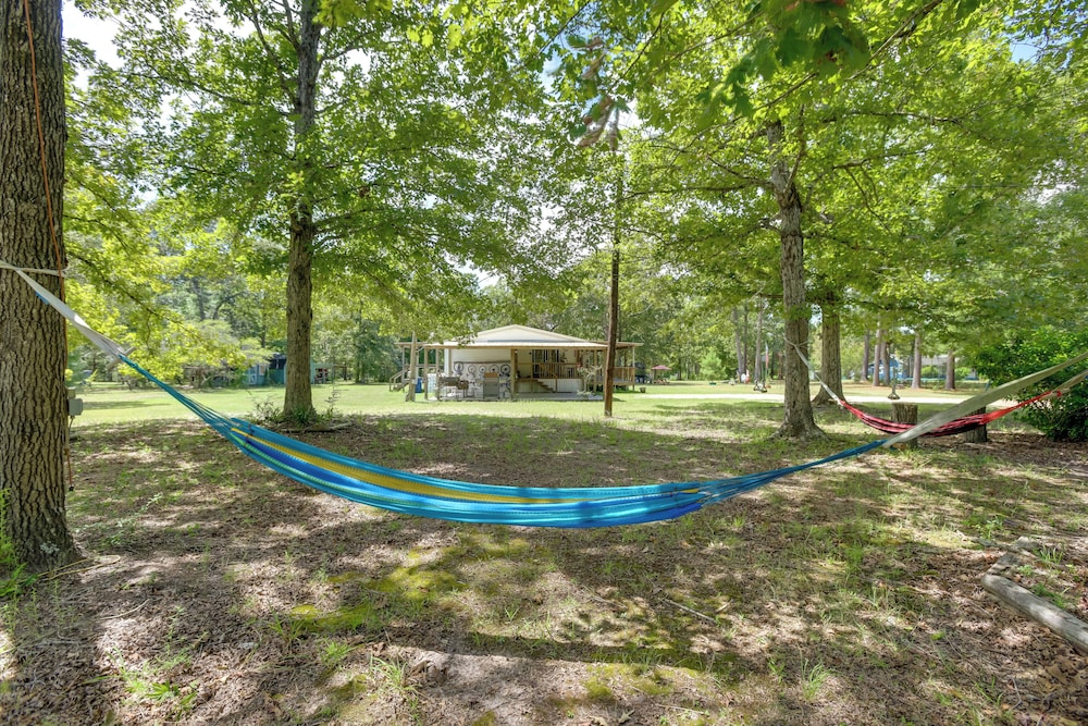 Play Games, Bike & Unwind: Cleveland Family Home!