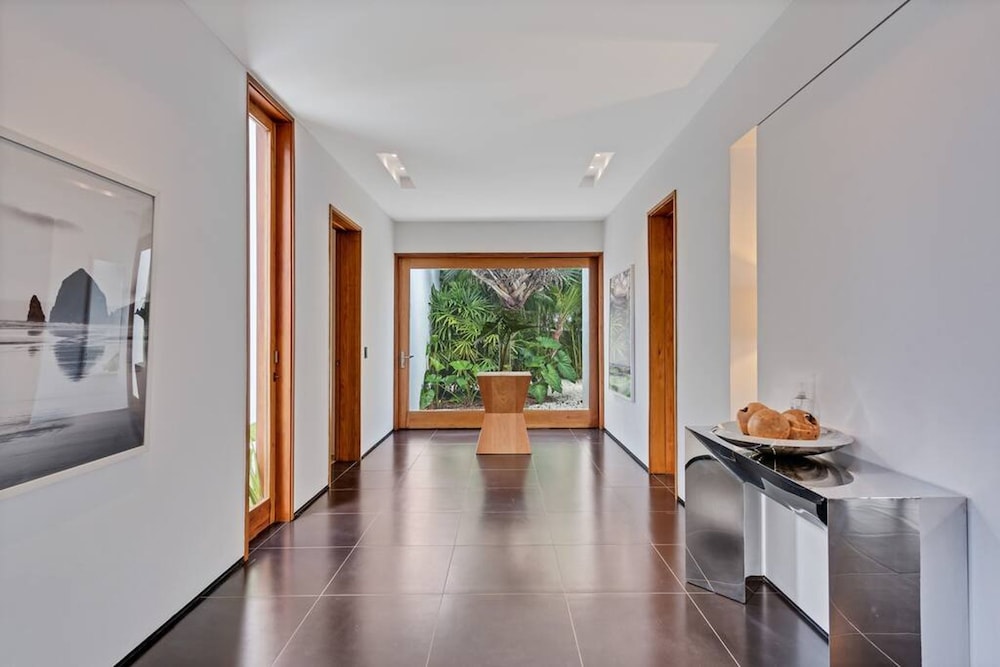 Beautifully-designed Contemporary Villa