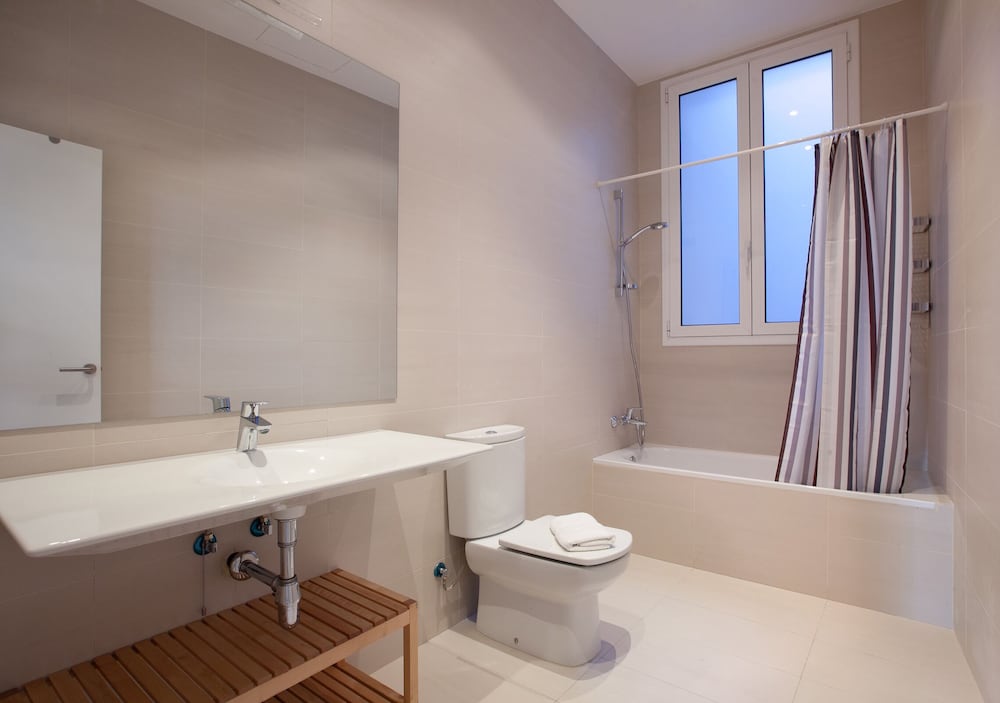 Spacious and Modern Apartment photo 2