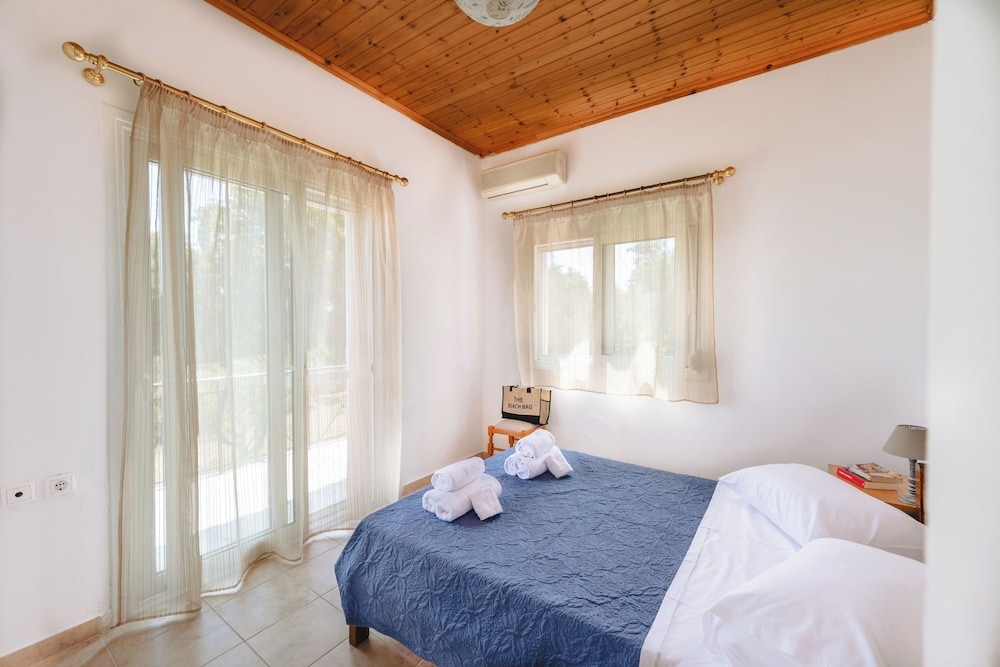 To Pournari Beachside Garden House