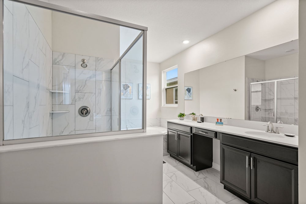 Magical 6BR Retreat With Pool Best Location