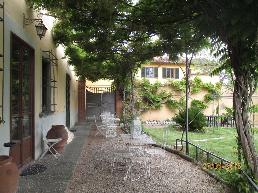 Ape Rosa Relais