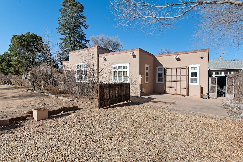 Casa Sage - Unbeatable Location, Stunning Interior view 5
