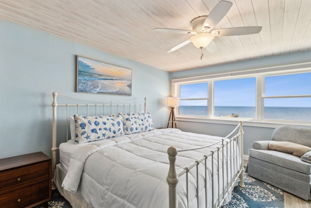 663 Amelia By The Sea 2 Bedroom Condo