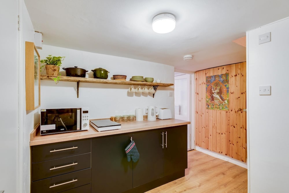 Oxford Vacations - The Summertown Studio 1 Bedroom Kitchenette - Property Image 14