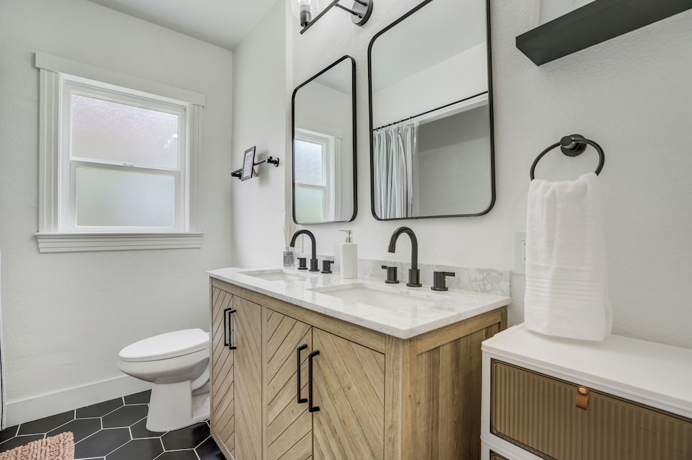 1318 E Pikes Peak