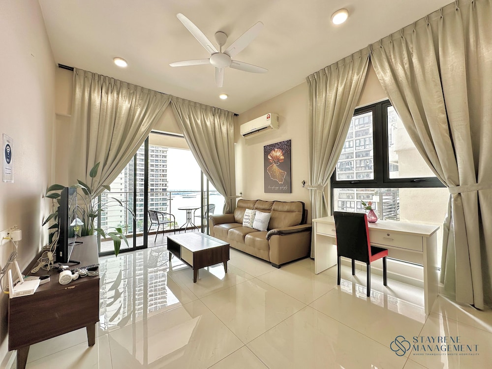 Country Garden Danga Bay Sea View Homestay by Stayrene