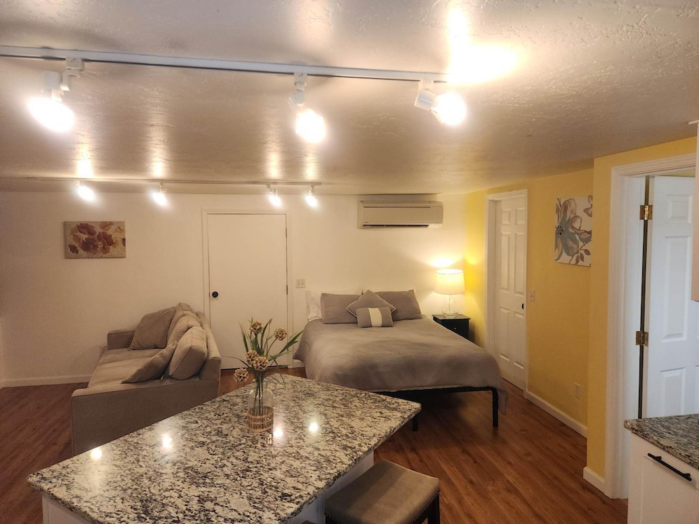 Medford Vacations - Medford Home and 2 Condos With Pool and Hot tub - Property Image 31