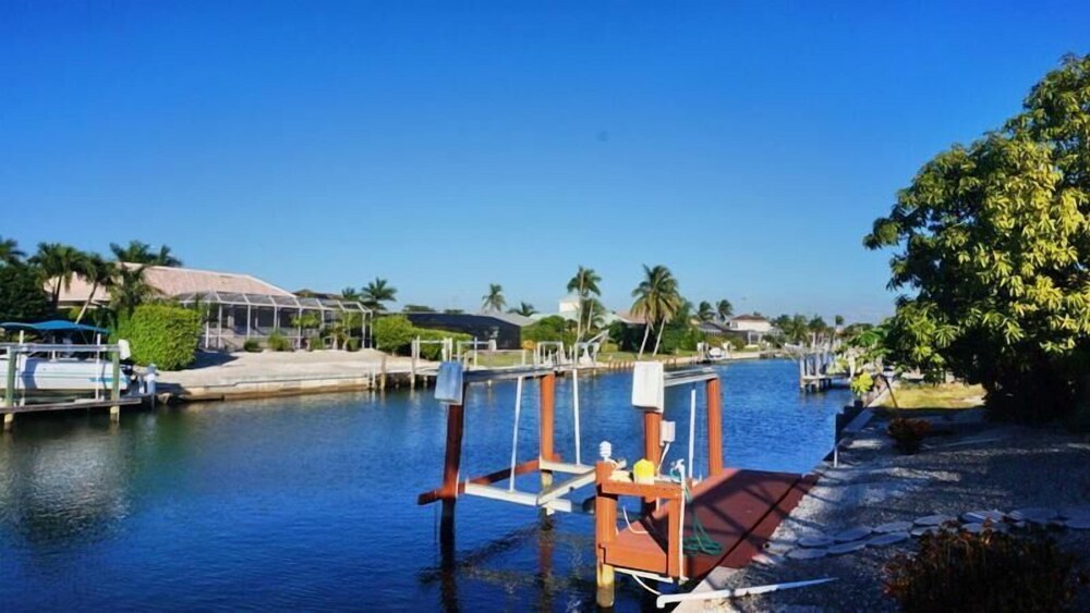 SHEN1124 3 Bedroom Holiday Home by Marco Naples Vacation Homes