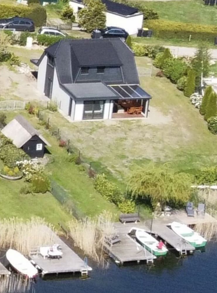 Schaal Lake Paradise