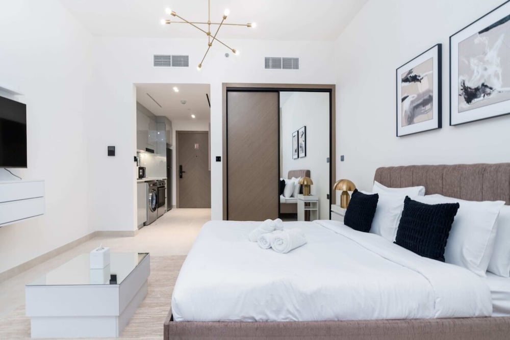 Contemporary Studio Apartment, Dubai Business Bay!
