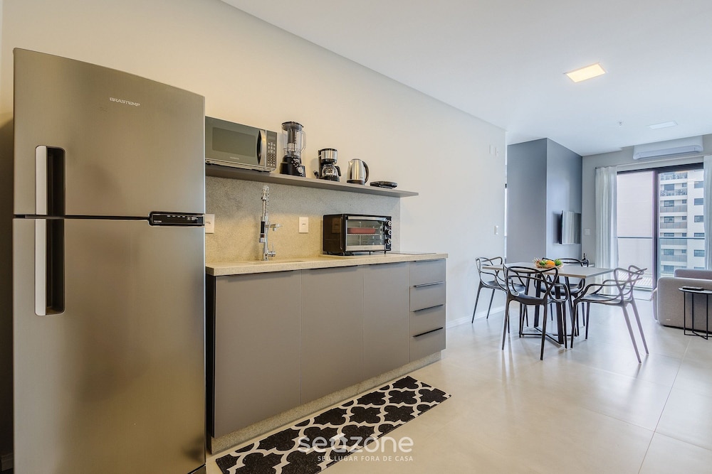 Your Exclusive Stay Just Steps From the sea in Meia Praia - FFS II