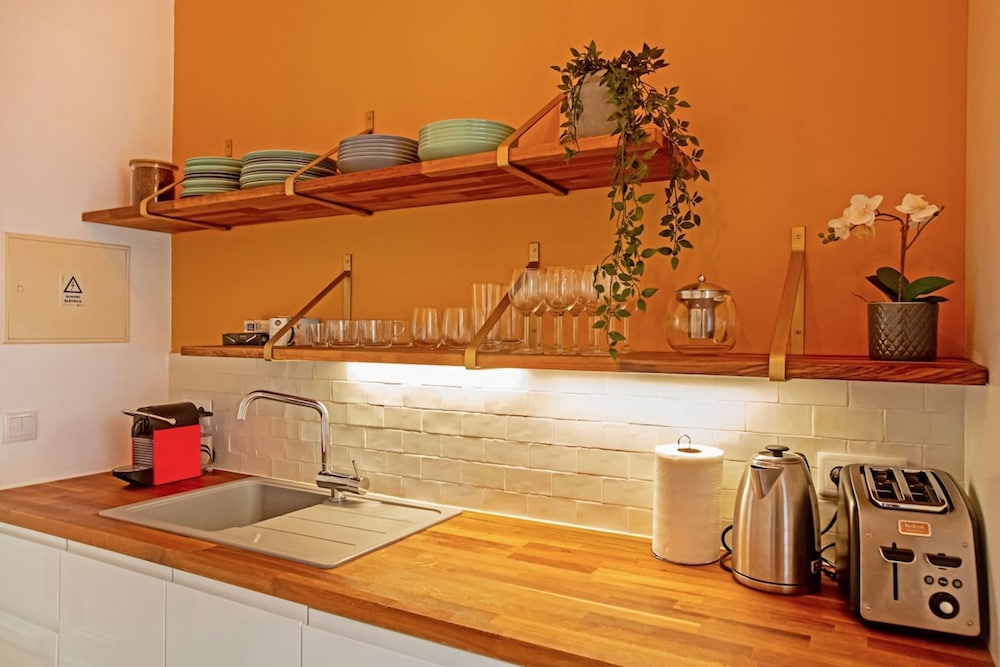 Renovated Cosy 1bedroom Apartment in Santos view 3