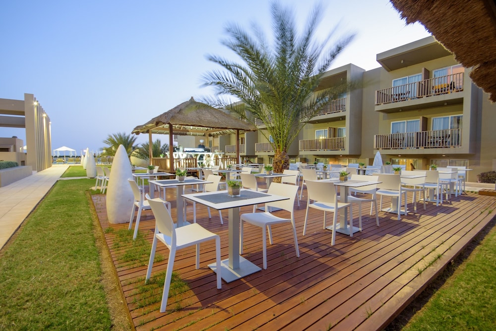 Hotel Oasis Salinas Sea