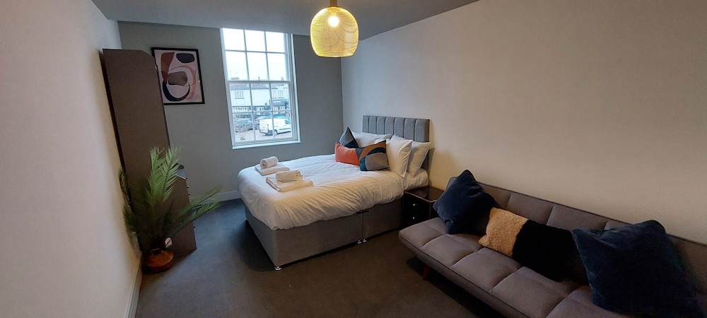 1 Bdr Modern Living in The Old Bank Hse
