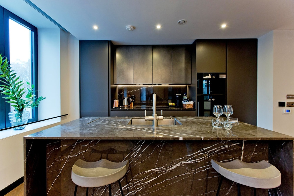 3-bed Deluxe Apt 205