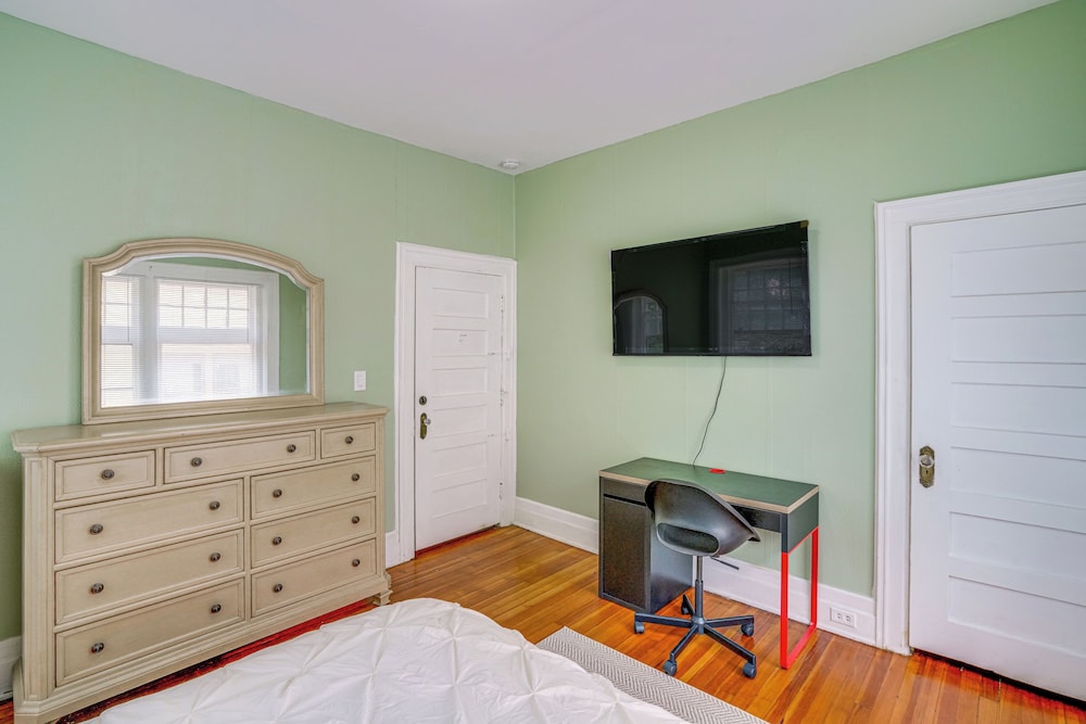 Steps to Union College: Home w/ Shared Yard!