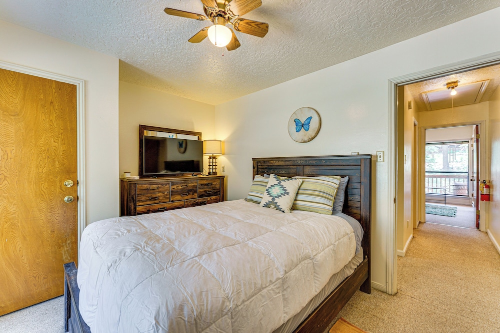 Bike, Hike & Ski: Creek-view Condo in Red River!