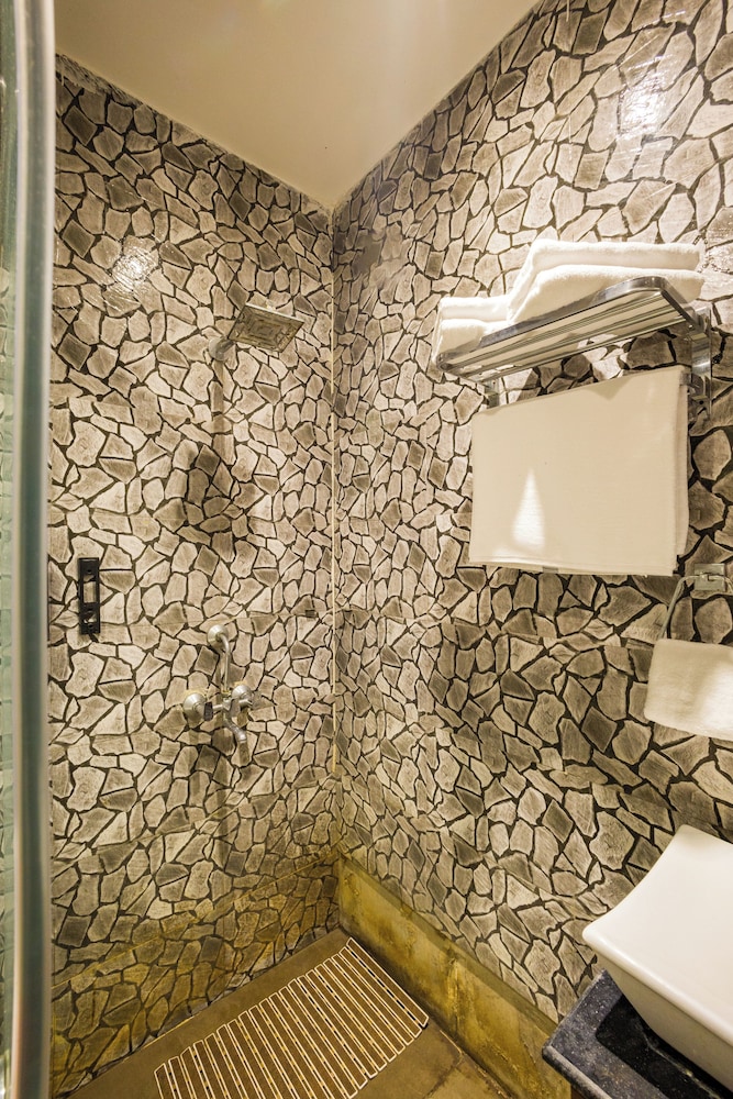 Alaya Stays Krishna Manor 3BHK With Pool