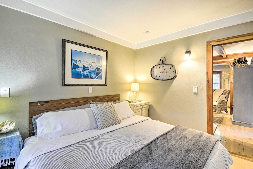 Pet-friendly Cabin: Minutes to Gig Harbor! view 2