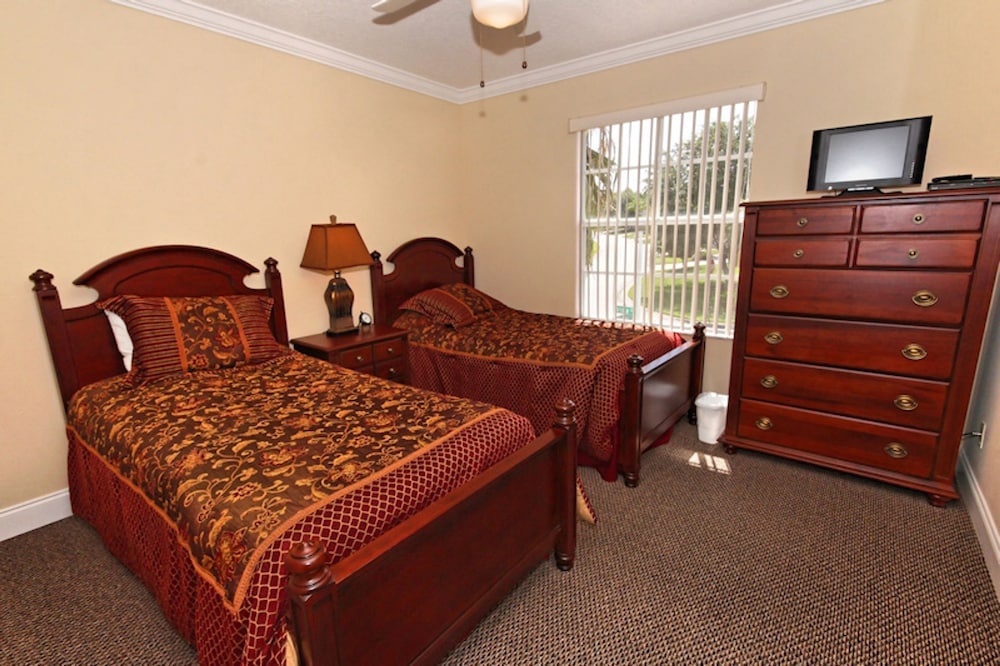 Sunset House by Florida Spirit - Image 5