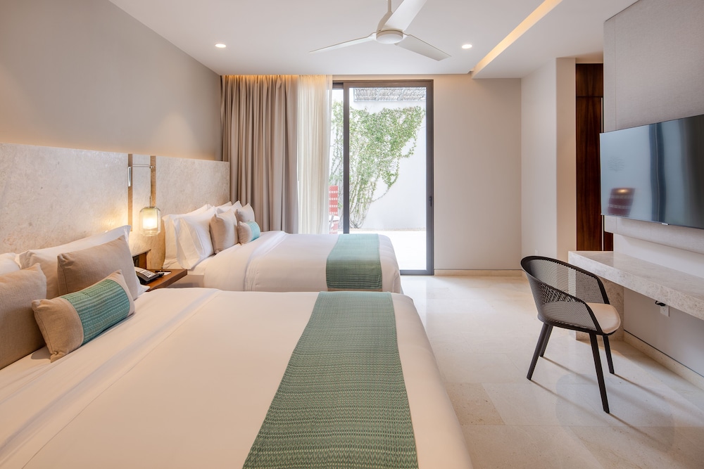 The Club at Solaz, Luxury Villas