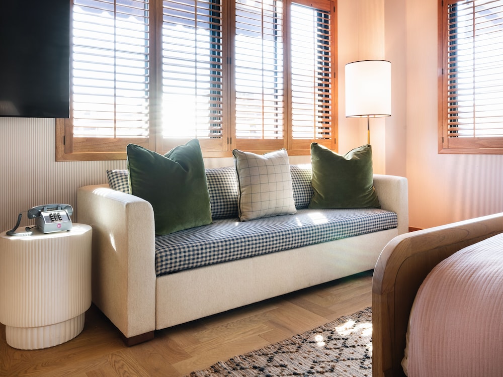 Palihouse Hyde Park Village 34