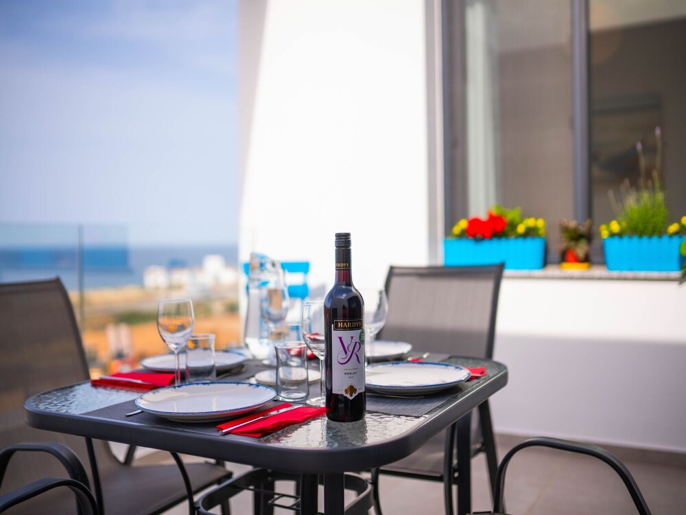 Homely and Convenient Apartment With Lovely sea View