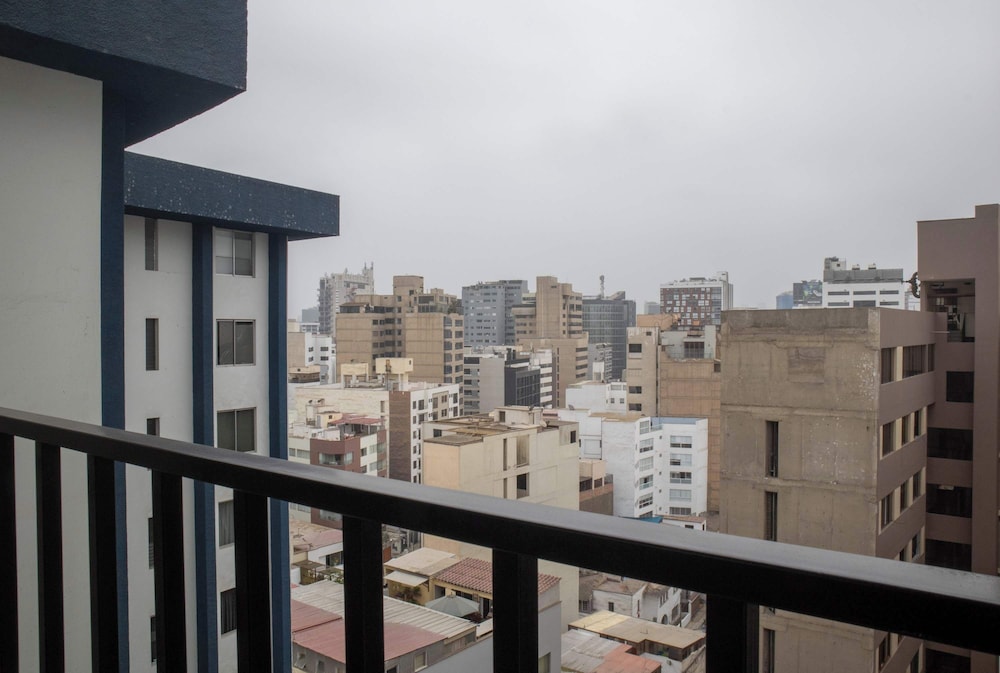 w Bright 2BR w Balconny in Miraflores