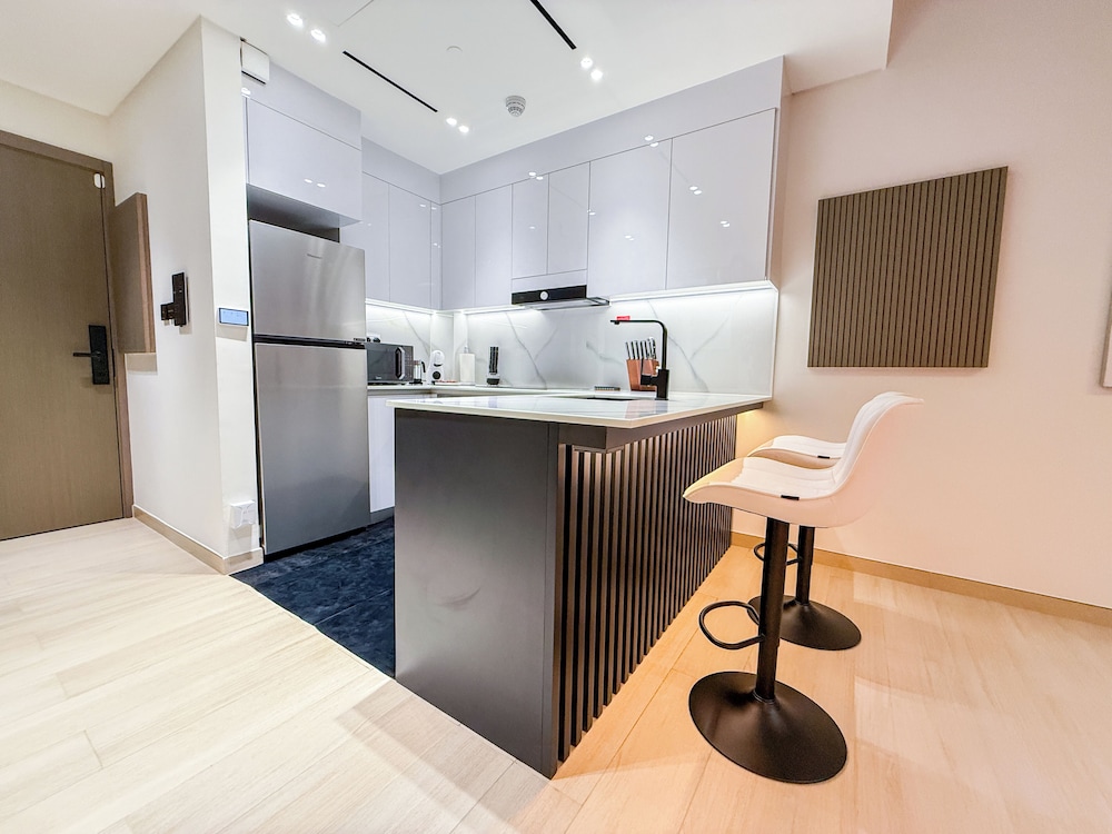 Luxury 1BR 2 Baths JVC