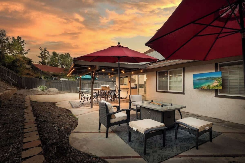 5 Bedroom Home With Firepit