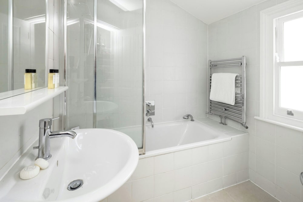 Winchendon Road by Onefinestay