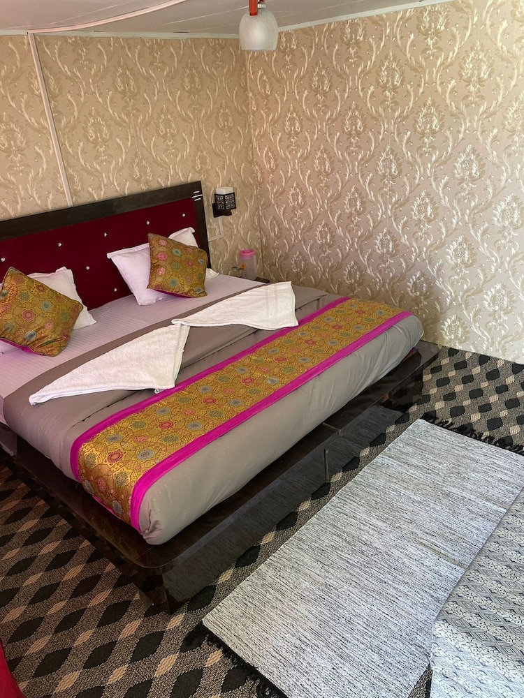 TIH Pangong Delight Camps and Cottages