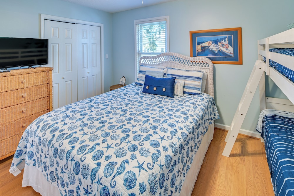 Walk to Ocean: Surfside Beach Gem w/ Private Pool view 5