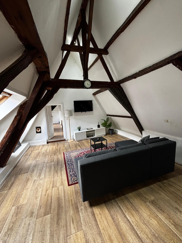 2BR Apartment with Canal View in Ghent