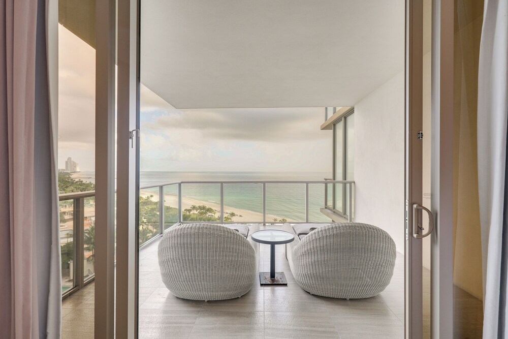 Luxe Beachfront Unit w/ Pool Access in Bal Harbour