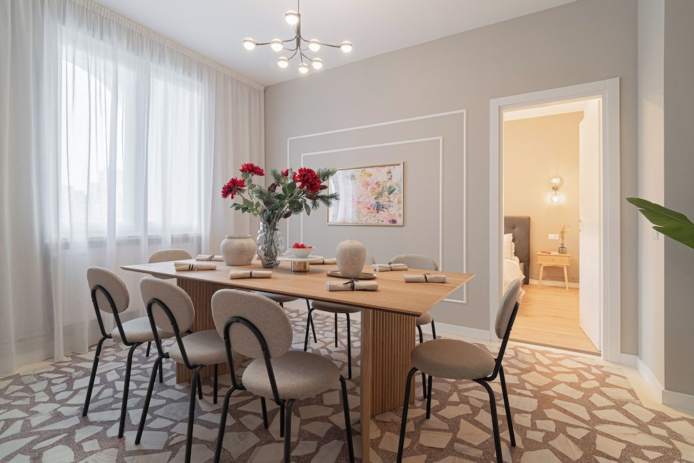 Loggia & Luxe 4BR Penthouse in Universitatii Area