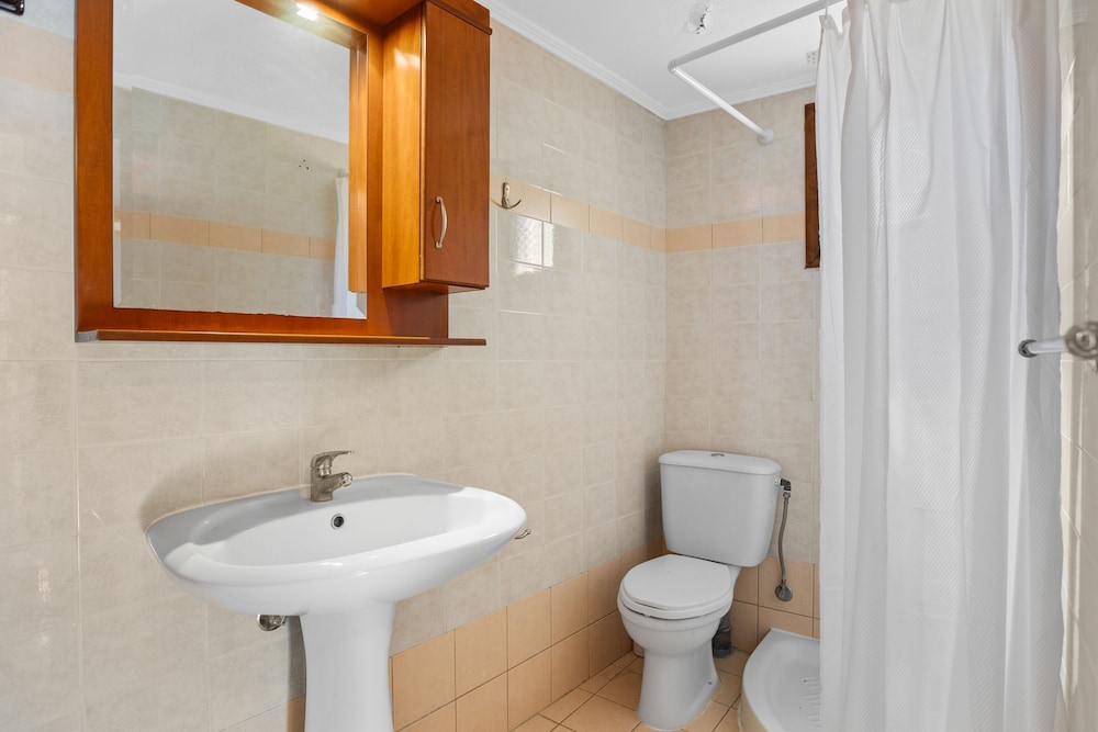 Countryside Apartment 2 With Shared Swimming Pool