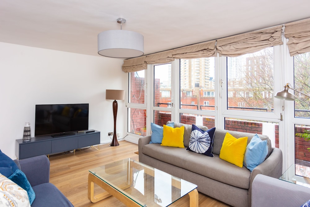 Spacious Central 3 Bedroom Apartment in Old Street