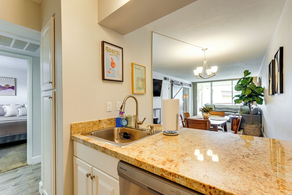 Walkable Old Town Scottsdale Condo: Pool & Hot Tub
