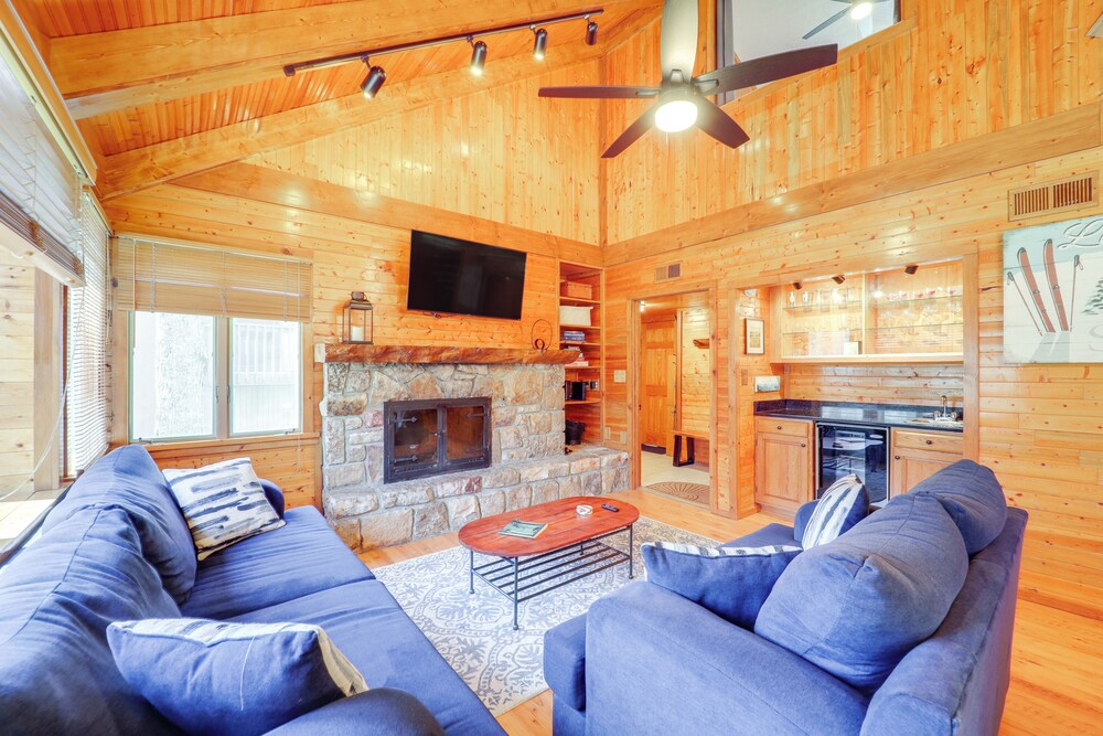 Walk to Ski Slopes: Sugar Mountain Unit w/ Balcony