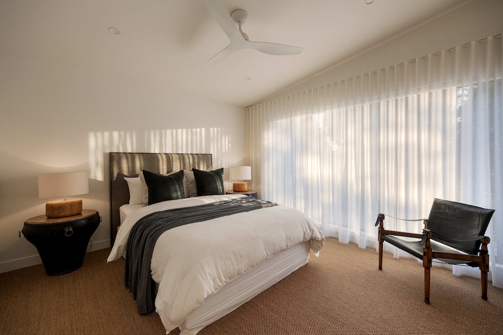 Midnight Sands Luxe Beachside Designer With Pool