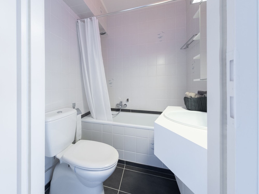 Studio on Seafront Near Tram Stop