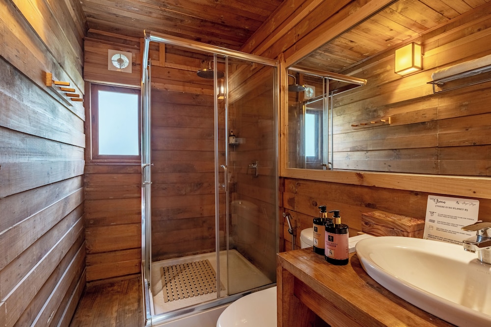 Alaya Stays Suro Woodcrest Chalet