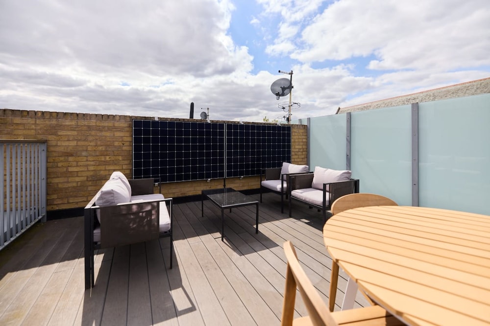 The Avery Hideout - Spacious 3bdr House With Rooftop Terrace