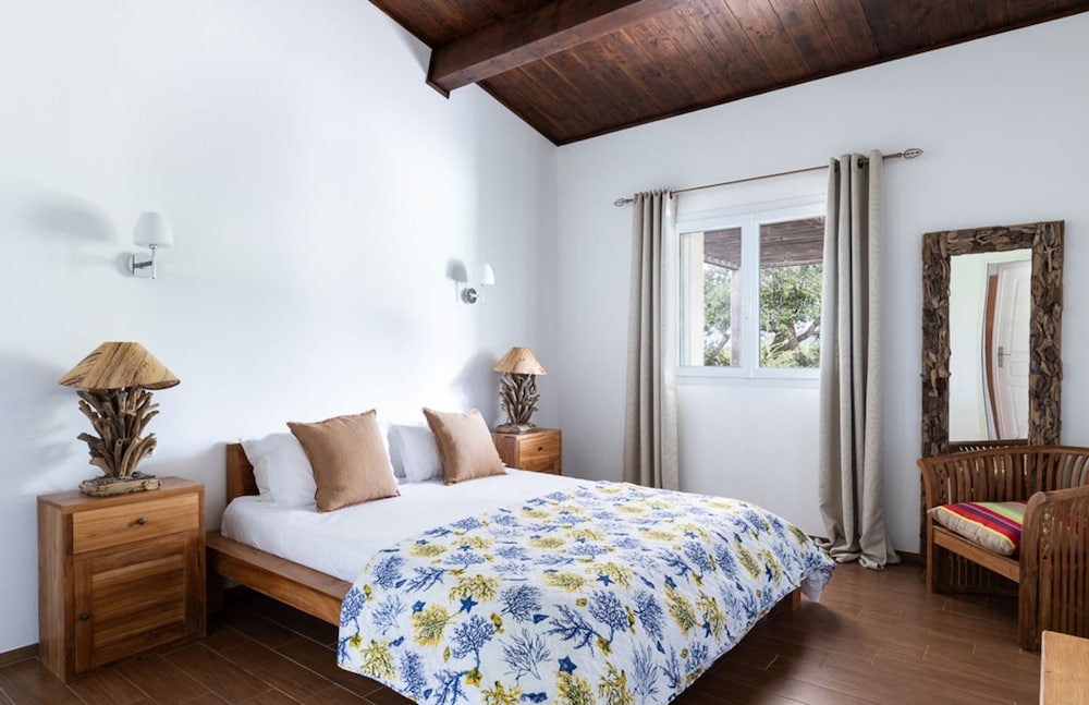 Villa Amelie With 2 Bedrooms and 2 Bathrooms
