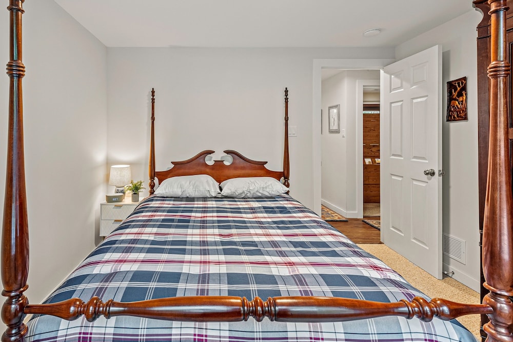 Happy Trails Chalet by Avantstay Sauna Deck Private Community Beach Access
