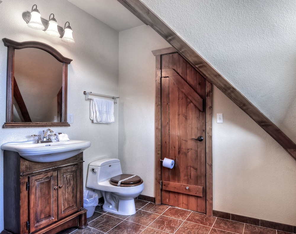 No 2 Luxurious Castle Glen Estate